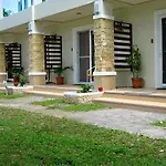 Ernest\'S Place Boracay